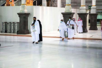 السعودية: السماح لمتلقي لقاح كورونا فقط بأداء العمرة خلال رمضان